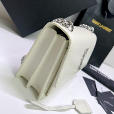 20220728_i1658998537_3689_1_jpg SUNSET MEDIUM 22 IN WHITE CALFSKIN SILVER HARDWARE