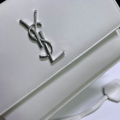 20220728_i1658998537_4336_2_jpg SUNSET MEDIUM 22 IN WHITE CALFSKIN SILVER HARDWARE