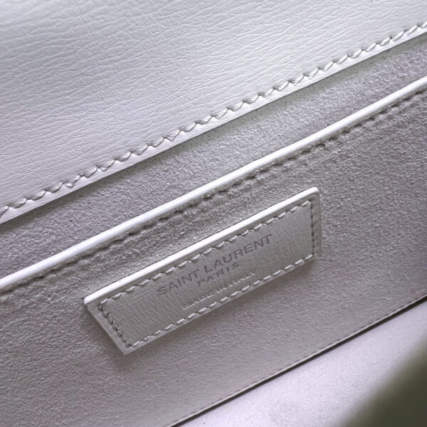 20220728_i1658998537_7362_6_jpg SUNSET MEDIUM 22 IN WHITE CALFSKIN SILVER HARDWARE