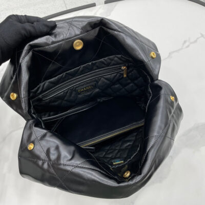 CC MEDIUM 37 HANDBAG IN BLACK CALFSKIN GOLD HARDWARE