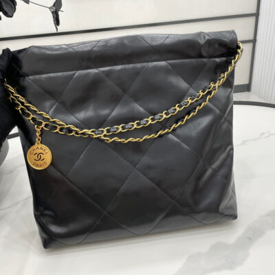 CC MEDIUM 37 HANDBAG IN BLACK CALFSKIN GOLD HARDWARE
