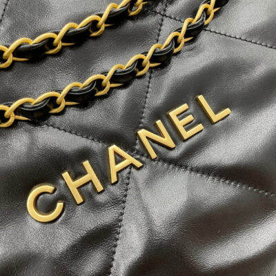 CC MEDIUM 37 HANDBAG IN BLACK CALFSKIN GOLD HARDWARE