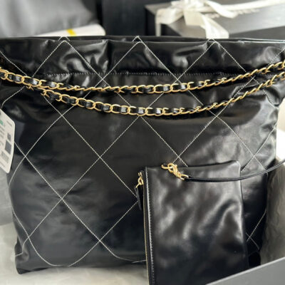 CC LARGE 42 HANDBAG IN BLACK SHINY CALFSKIN GOLD HARDWARE
