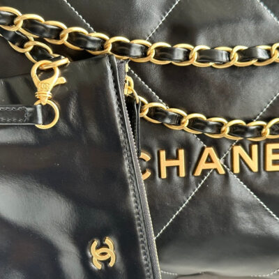 CC MEDIUM 37 HANDBAG IN BLACK SHINY CALFSKIN GOLD HARDWARE
