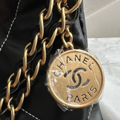 CC MEDIUM 37 HANDBAG IN BLACK SHINY CALFSKIN GOLD HARDWARE