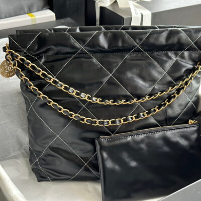 CC MEDIUM 37 HANDBAG IN BLACK SHINY CALFSKIN GOLD HARDWARE