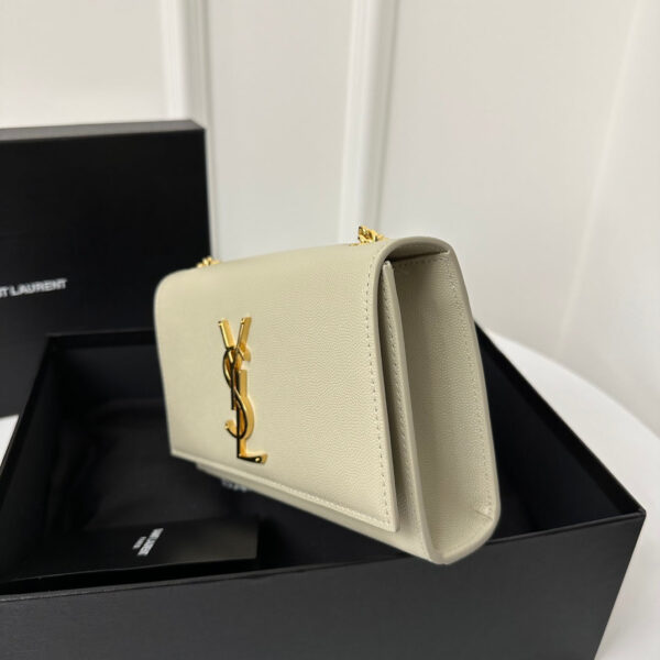 20221117_i1668657251_181_5_jpg KATE 20 SMALL IN CALFSKIN WHITE WITH GOLD LOGO