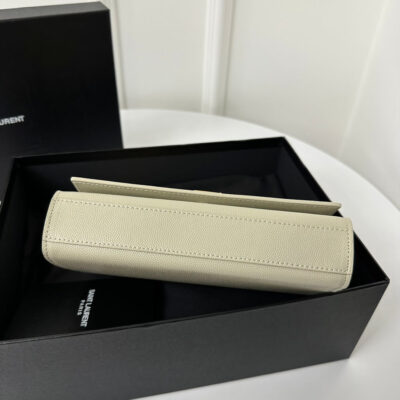 20221117_i1668657251_3603_4_jpg KATE 20 SMALL IN CALFSKIN WHITE WITH GOLD LOGO