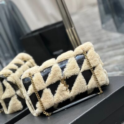 20221123_i1669198982_3969_1_jpg JAMIE BAG 25 IN BLACK CALFSKIN MIX BEIGE SHEARLING GOLD HARDWARE