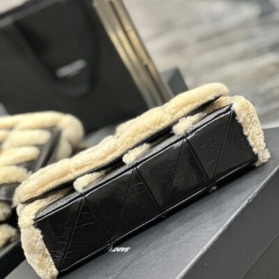 20221123_i1669198982_5971_6_jpg JAMIE BAG 25 IN BLACK CALFSKIN MIX BEIGE SHEARLING GOLD HARDWARE