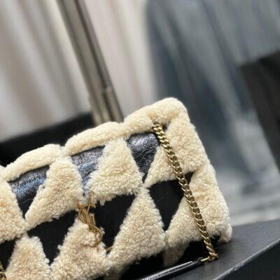 20221123_i1669198982_8425_2_jpg JAMIE BAG 25 IN BLACK CALFSKIN MIX BEIGE SHEARLING GOLD HARDWARE