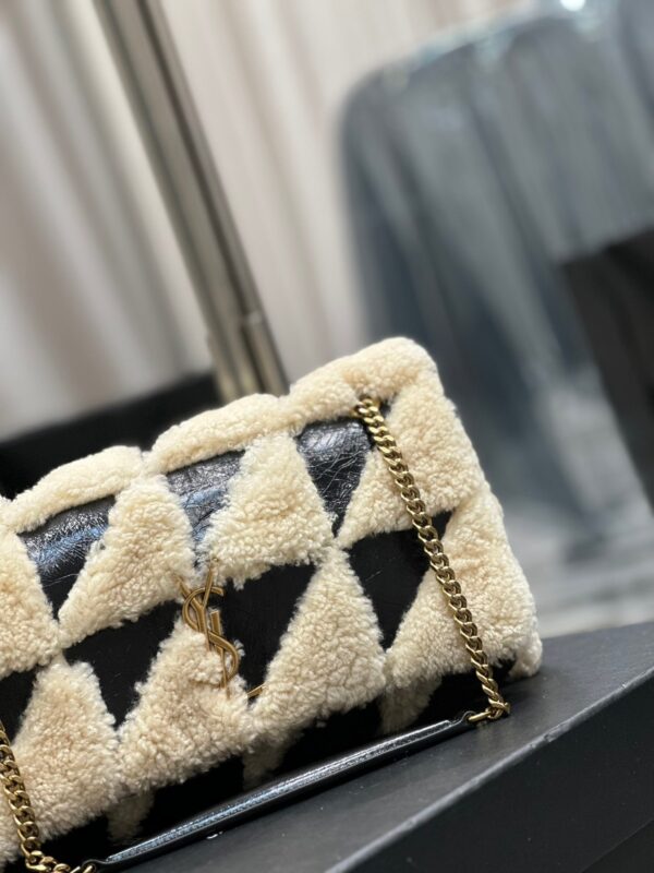 20221123_i1669198982_8425_2_jpg JAMIE BAG 25 IN BLACK CALFSKIN MIX BEIGE SHEARLING GOLD HARDWARE