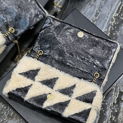 20221123_i1669198982_9641_7_jpg JAMIE BAG 25 IN BLACK CALFSKIN MIX BEIGE SHEARLING GOLD HARDWARE