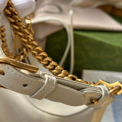 SHOULDER BAG 25 IN WHITE LAMBSKIN GOLD HARDWARE