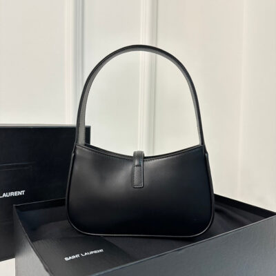 MINI 19 BLACK SMOOTH CALFSKIN HOBO