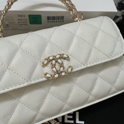 CC KELLY 18 BAG IN WHITE CALFSKIN WITH STRAP