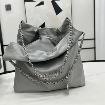 20230318_i1679087500_2267_1_jpg CC MEDIUM 37 HANDBAG IN GREY CALFSKIN SILVER HARDWARE