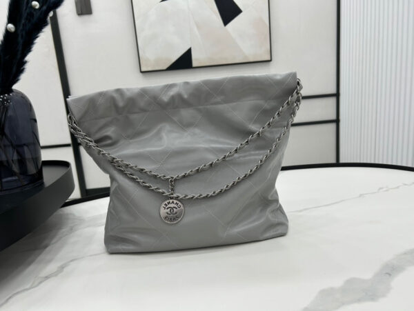20230318_i1679087500_5914_2_jpg CC MEDIUM 37 HANDBAG IN GREY CALFSKIN SILVER HARDWARE