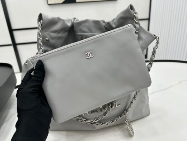 20230318_i1679087500_9252_4_jpg CC MEDIUM 37 HANDBAG IN GREY CALFSKIN SILVER HARDWARE