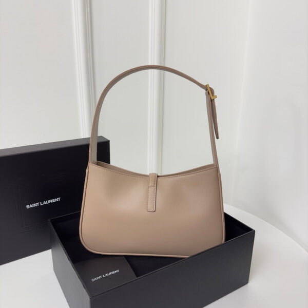 20230413_i1681361755_1610_2_jpg LE 5 À 7 BAG 24 BEIGE CREAM CALFSKIN