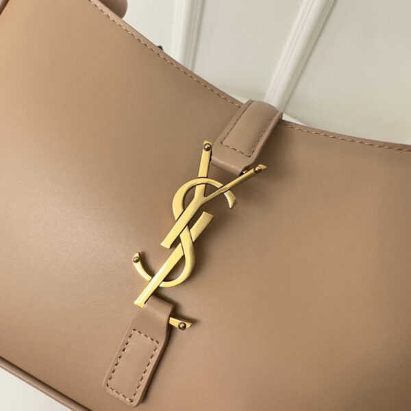 20230413_i1681361755_1785_3_jpg LE 5 À 7 BAG 24 BEIGE CREAM CALFSKIN