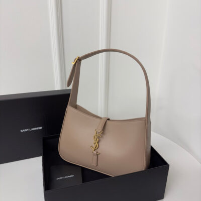 20230413_i1681361755_9781_1_jpg LE 5 À 7 BAG 24 BEIGE CREAM CALFSKIN