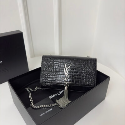 KATE TASSEL 20 BLACK CROCODILE PATTERN CALFSKIN WITH SILVER LOGO