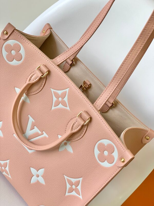 20230416_i1681622471_3694_6_jpg_f8f7581a-c778-45da-9795-23aafce39df8 ONTHEGO MM 35CM LIGHT PINK WHITE