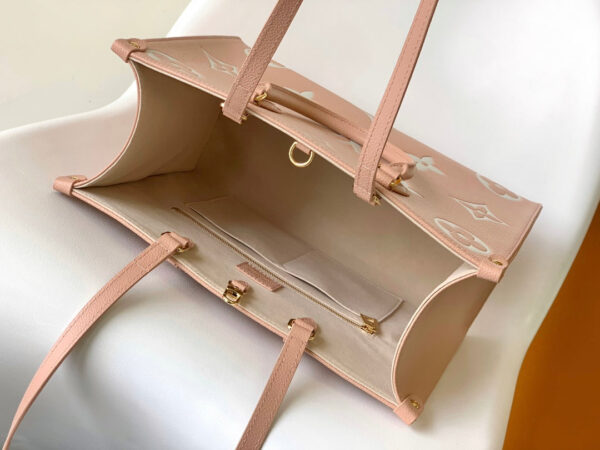 20230416_i1681622471_9955_7_jpg_085cf2f1-baac-4a21-8738-ed3fa7f2e5c7 ONTHEGO MM 35CM LIGHT PINK WHITE