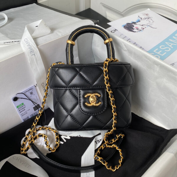 20230423_i1682188862_7132_0_jpg CC SMALL 15 VANITY CASE IN BLACK CALFSKIN GOLD HARDWARE