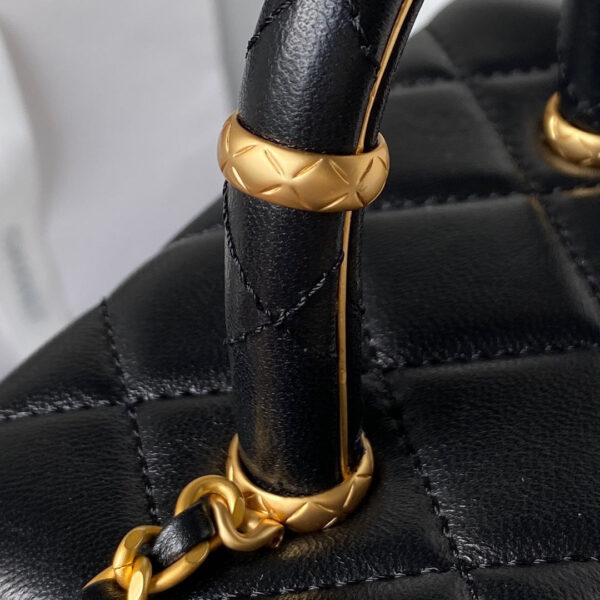 20230423_i1682188956_2532_0_jpg CC SMALL 15 VANITY CASE IN BLACK CALFSKIN GOLD HARDWARE