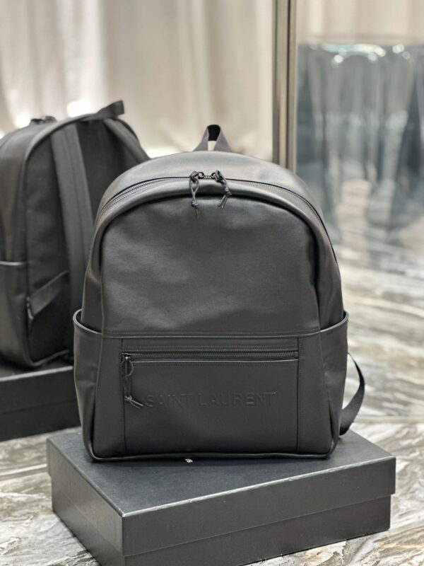 20230508_i1683552715_2586_0_jpg BACKPACK 37 IN ECHO GRAY CALFSKIN