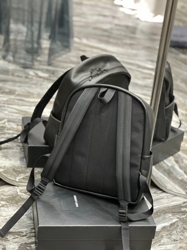 20230508_i1683552715_7977_7_jpg BACKPACK 37 IN ECHO GRAY CALFSKIN