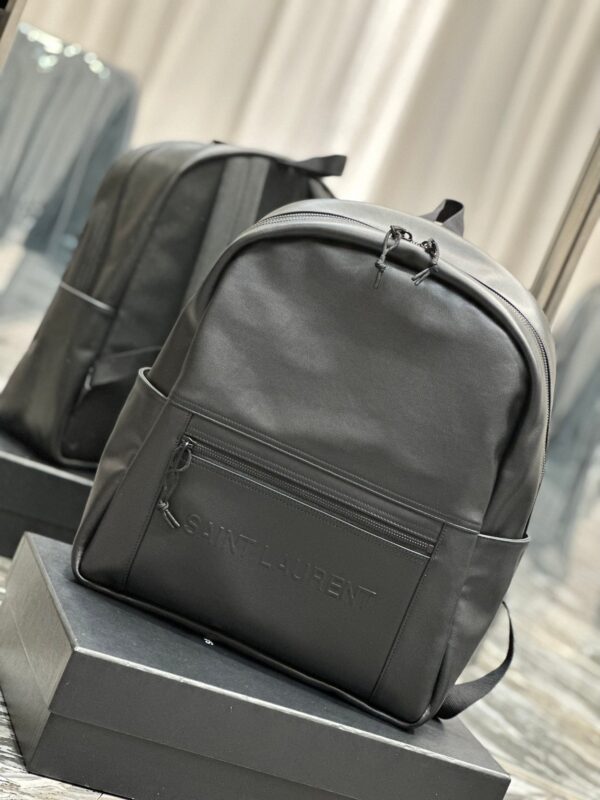 20230508_i1683552715_9192_1_jpg BACKPACK 37 IN ECHO GRAY CALFSKIN