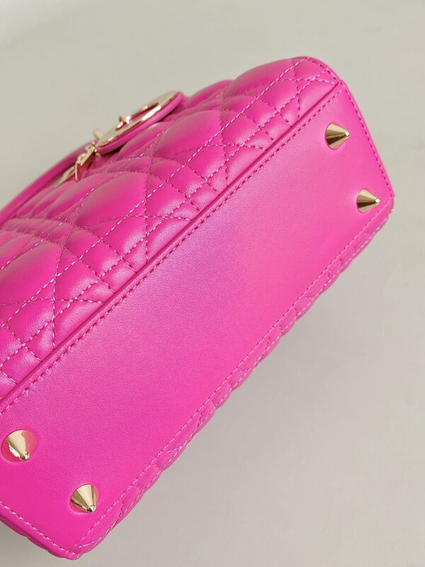 MEDIUM LADY 20 HANDBAG IN HOT PINK LAMBSKIN