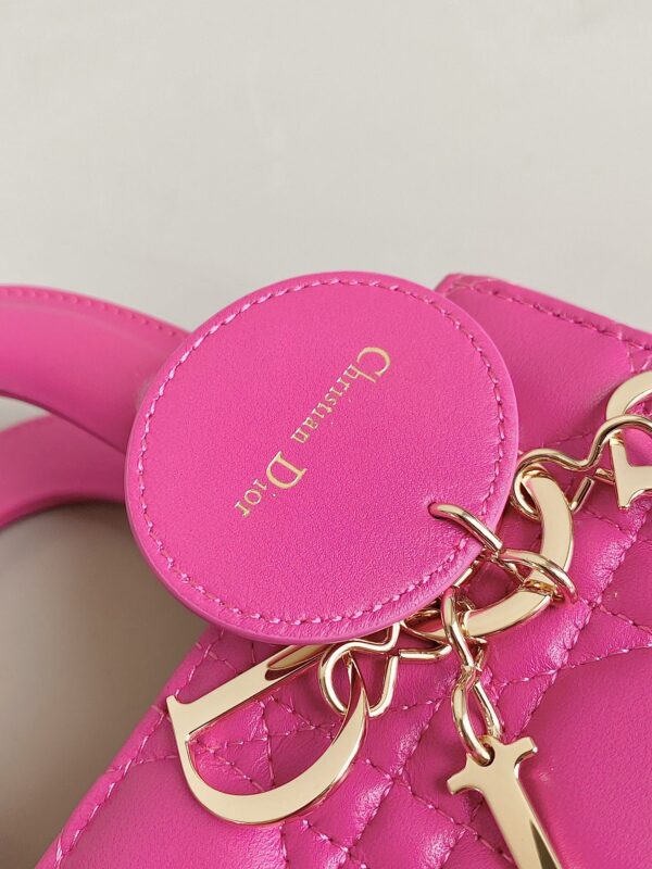 MEDIUM LADY 20 HANDBAG IN HOT PINK LAMBSKIN