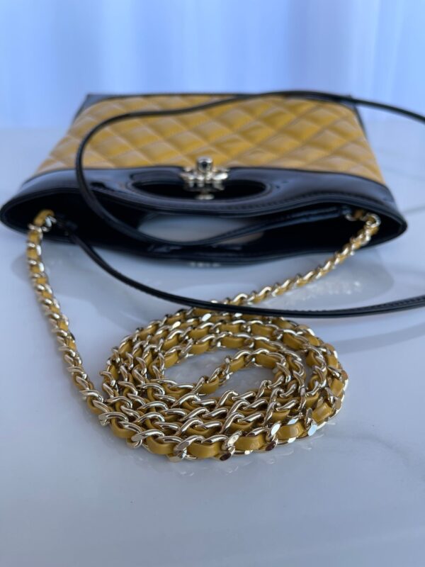 20230710_i1688957685_1508_8_jpg CC MINI 23 SHOPPING BAG IN GLOSSY BLACK MIX MUSTARD YELLOW CALFSKIN