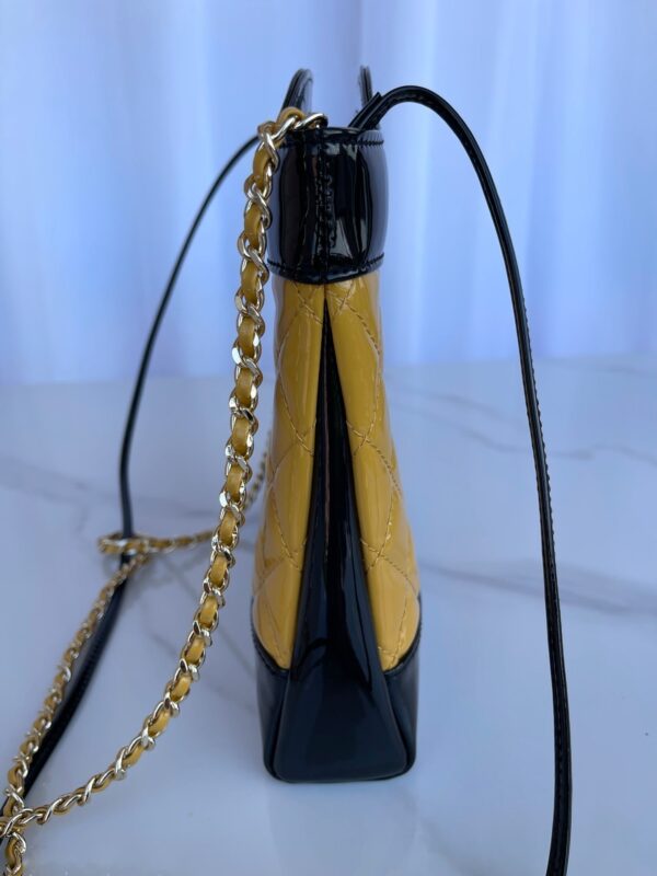 20230710_i1688957685_6089_2_jpg CC MINI 23 SHOPPING BAG IN GLOSSY BLACK MIX MUSTARD YELLOW CALFSKIN