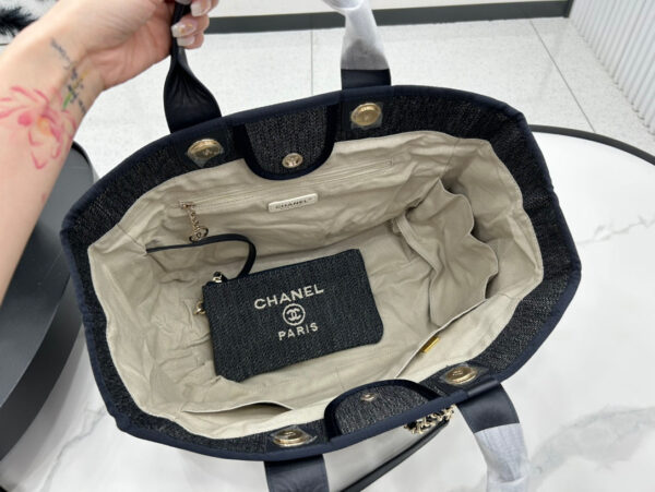 20230722_i1689985110_636_7_jpg CC DEAUVILLE LARGE 38 TOTE BAG IN DARK NAVY CANVAS WITH WHITE LOGO EMBROIDERED