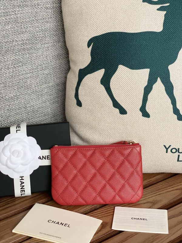 20230722_i1690016611_1299_1_jpg CC CLASSIC SMALL 15 ZIPPED POUCH IN CRIMSON RED GRAINED CALFSKIN