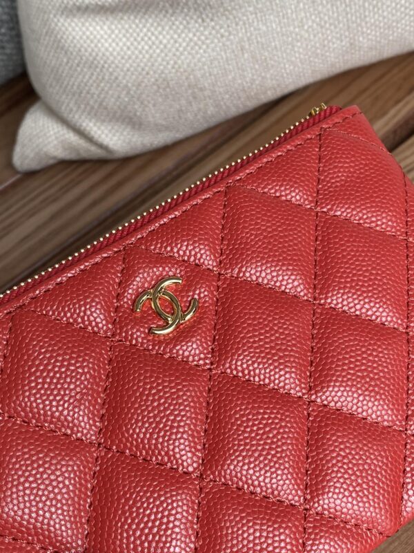 20230722_i1690016611_4172_5_jpg CC CLASSIC SMALL 15 ZIPPED POUCH IN CRIMSON RED GRAINED CALFSKIN