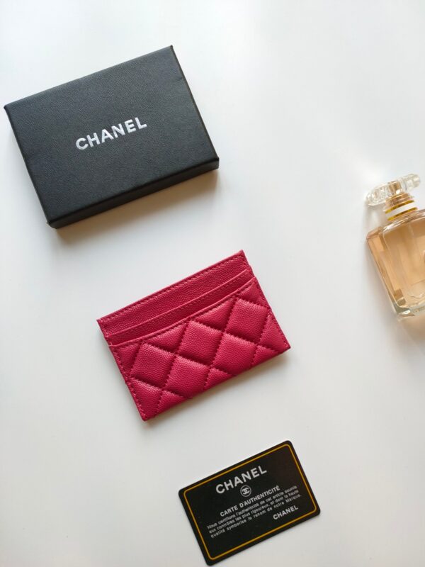 20230723_a1690103682685_0355_jpg_6e58e45c-1e65-459e-a5a6-34b592bc4027 CC CARD HOLDER 11.2 RED PINK GRAINED CALFSKIN GOLD ICON
