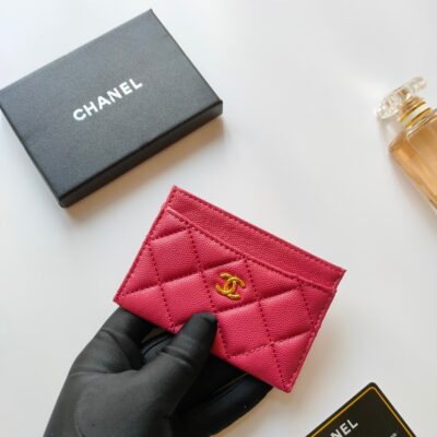 20230723_a1690103682868_4624_jpg_2ff03059-c1a7-47e6-81c0-6b3916b6b890 CC CARD HOLDER 11.2 RED PINK GRAINED CALFSKIN GOLD ICON