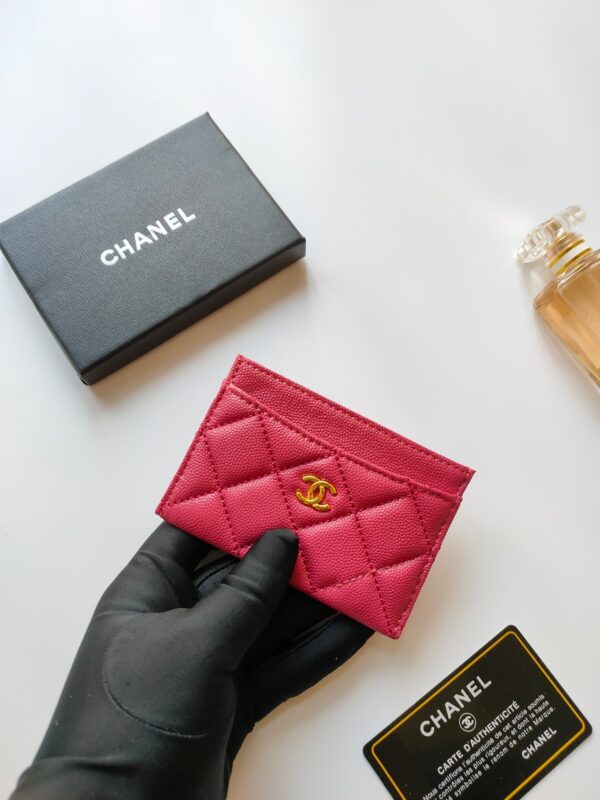 20230723_a1690103682868_4624_jpg_2ff03059-c1a7-47e6-81c0-6b3916b6b890 CC CARD HOLDER 11.2 RED PINK GRAINED CALFSKIN GOLD ICON