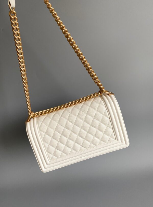20230812_i1691821297_1009_2_jpg CC MEDIUM 25 BOY BAG IN WHITE LAMBSKIN GOLD HARDWARE