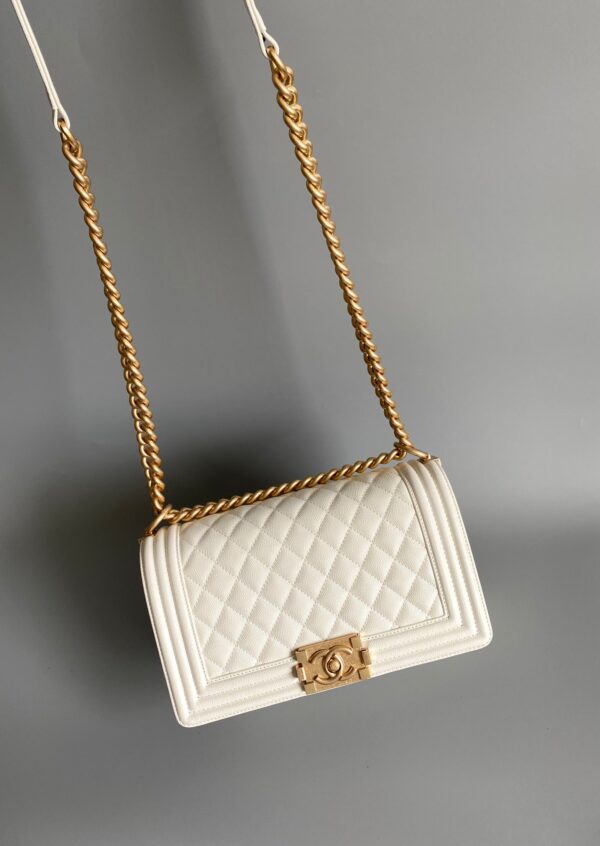 20230812_i1691821297_163_1_jpg CC MEDIUM 25 BOY BAG IN WHITE LAMBSKIN GOLD HARDWARE