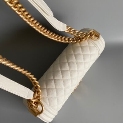 20230812_i1691821297_3676_3_jpg CC MEDIUM 25 BOY BAG IN WHITE LAMBSKIN GOLD HARDWARE