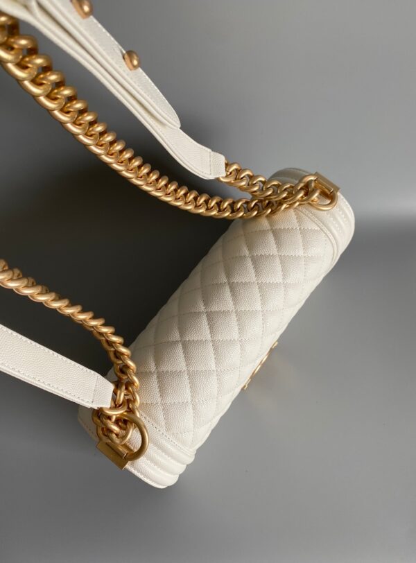 20230812_i1691821297_3676_3_jpg CC MEDIUM 25 BOY BAG IN WHITE LAMBSKIN GOLD HARDWARE