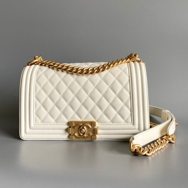 20230812_i1691821297_6333_0_jpg CC MEDIUM 25 BOY BAG IN WHITE LAMBSKIN GOLD HARDWARE