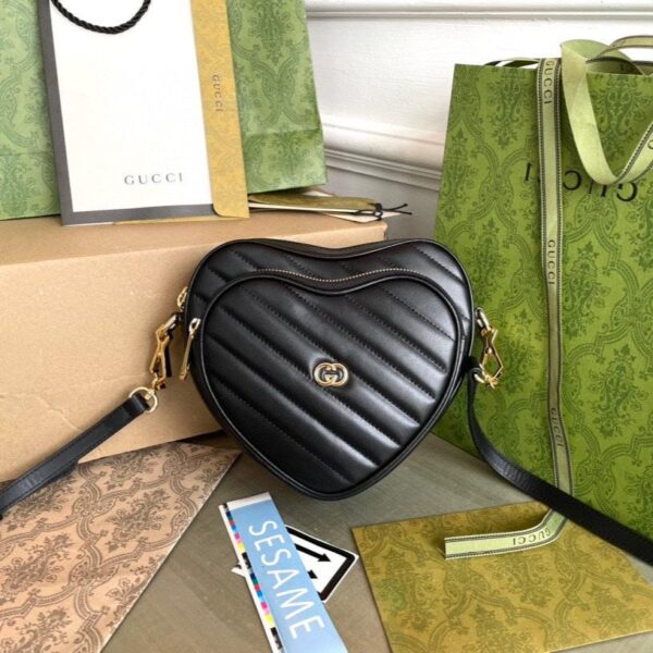 20230822_i1692685956_2656_0_jpg MARMONT HEART BAG 20 IN BLACK CALFSKIN GOLD HARDWARE